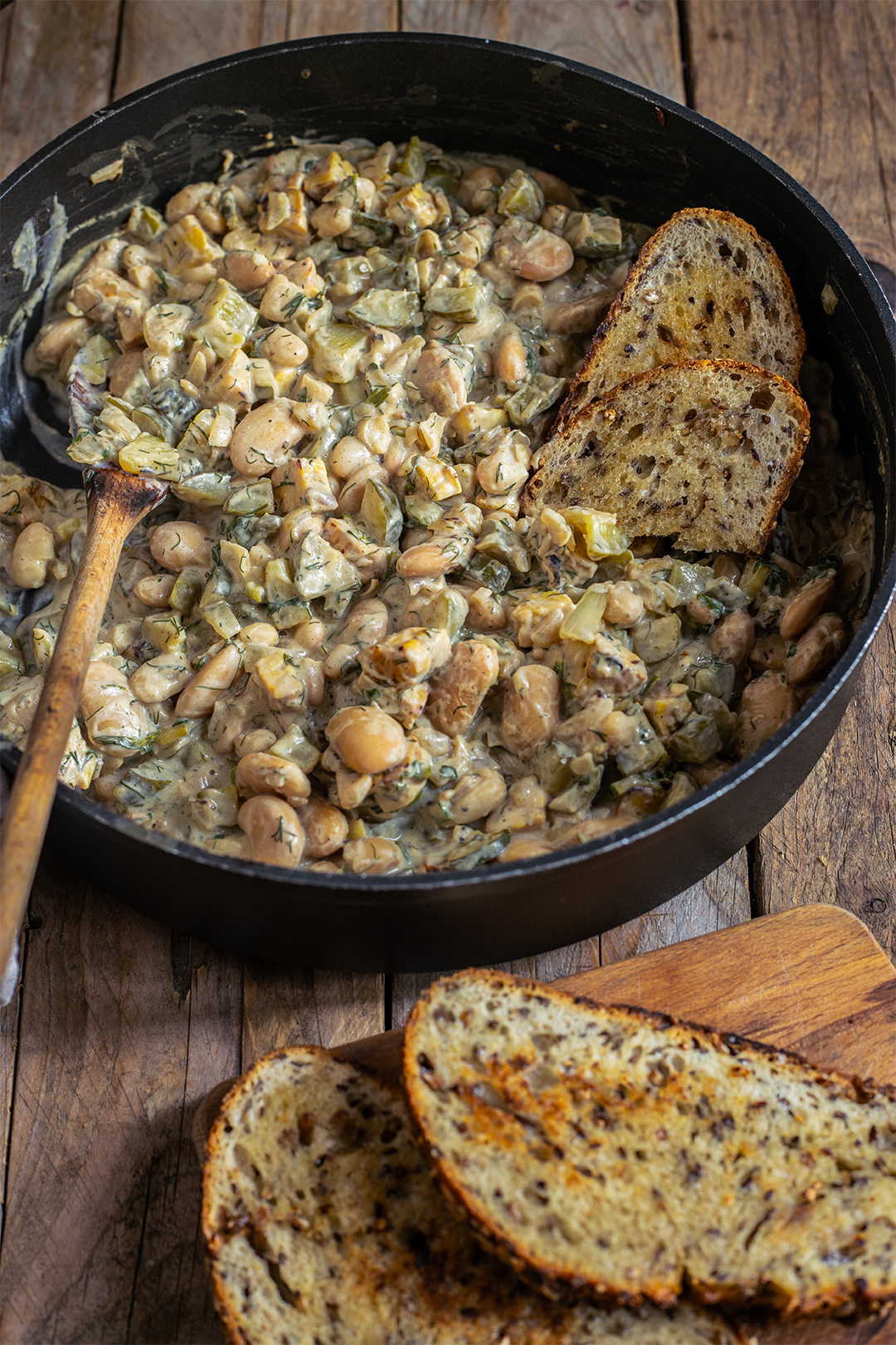 Gewürzgurken Pfanne weiße Bohnen