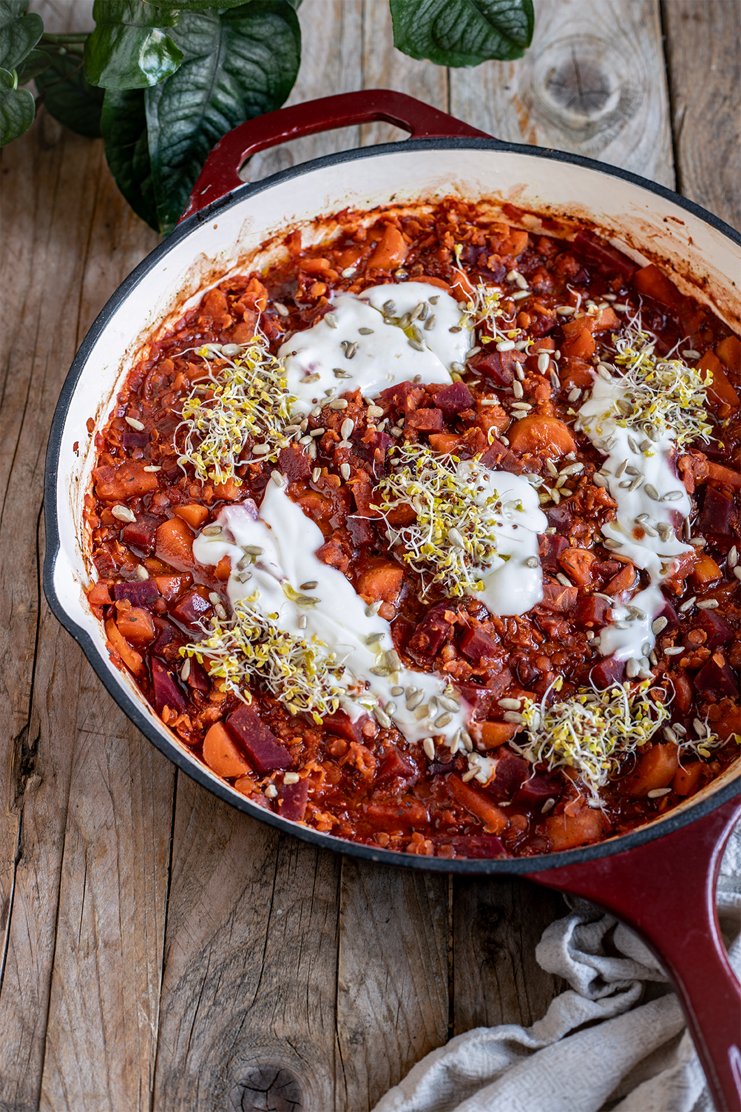 One Pot Rote Bete Linsen Pfanne mit roten Linsen, Karotten und Roter Bete – proteinreiches veganes Herbstgericht